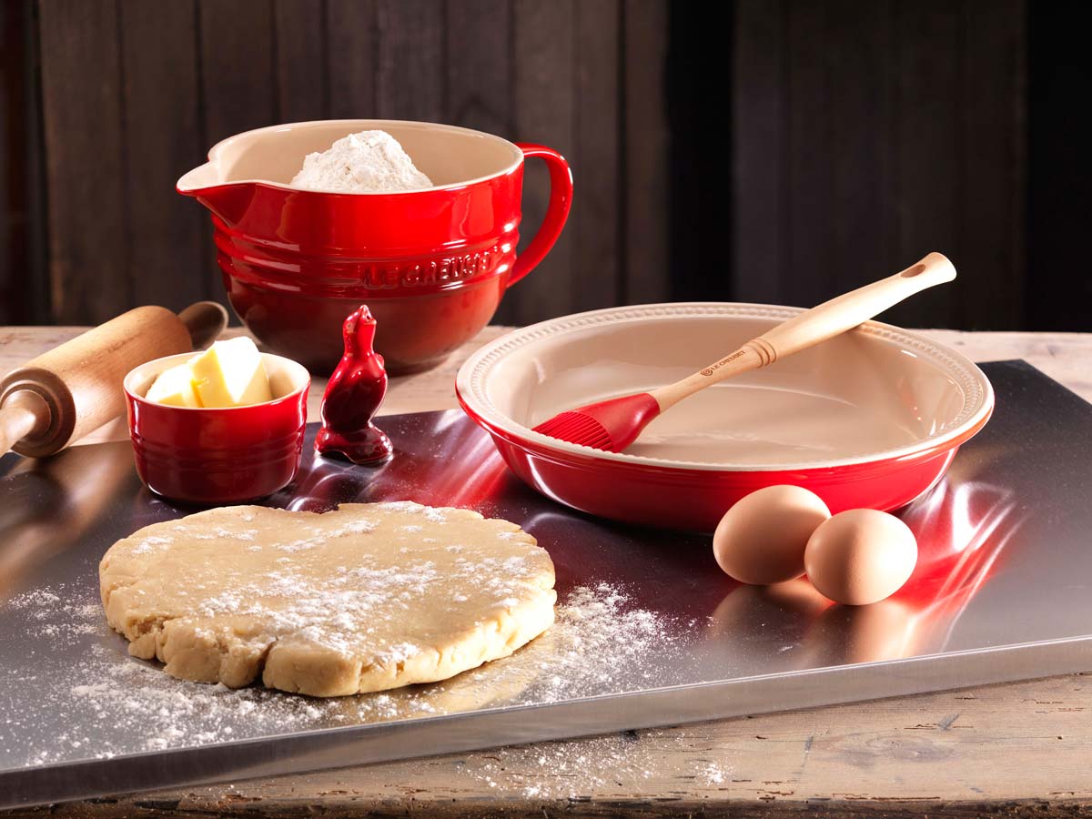 https://www.lecreuset.co.za/blog/wp-content/uploads/2014/04/Le-Creuset-Pie-Pastry-Preparation.jpg