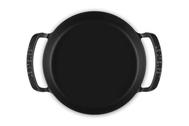 Le Creuset Cast Iron Alpine Outdoor Shallow Casserole 28cm Matte Black image number 4