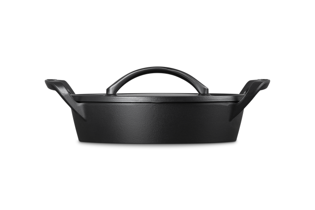 Le Creuset Cast Iron Alpine Outdoor Shallow Casserole 28cm Matte Black image number 3
