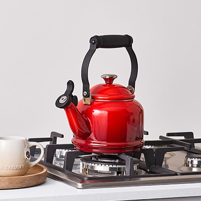 Le Creuset Demi Kettle with StainleStainless Steel Steel Knob 1.1L CeriseCerise image number 5