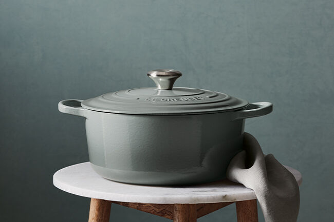 Le Creuset Cast Iron Signature Round Casserole 24cm Sea SaltSea Salt image number 5