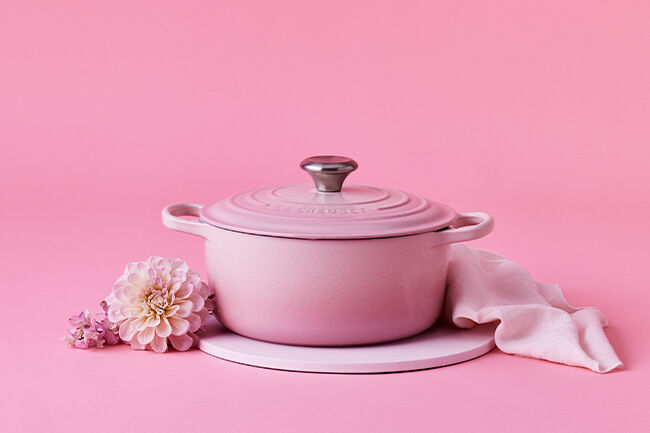 Cast Iron Signature Round CasseroleShell Pink image number 6
