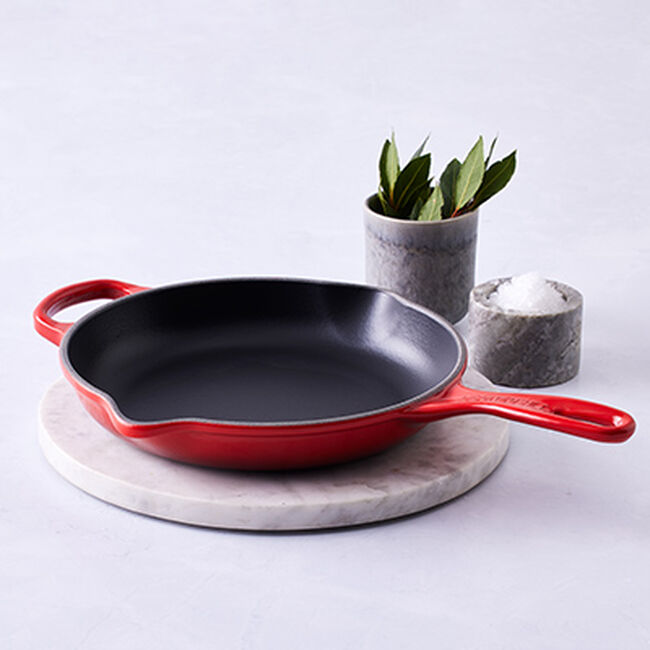 Le Creuset Cast Iron Signature Skillet 26cm CeriseCerise image number 6