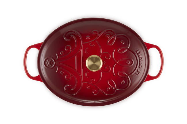 Cast Iron Signature Santa Oval Casserole image number 4