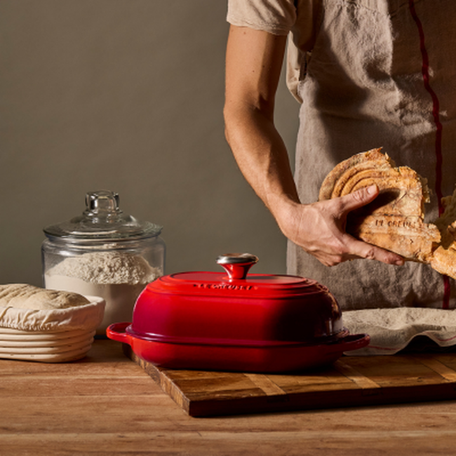 Cast Iron Signature Oval Bread Oven 29cm CeriseCerise image number 7