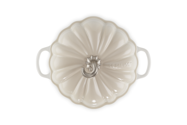 Le Creuset Cast Iron Signature Pumpkin Casserole 24cm MeringueMeringue image number 4