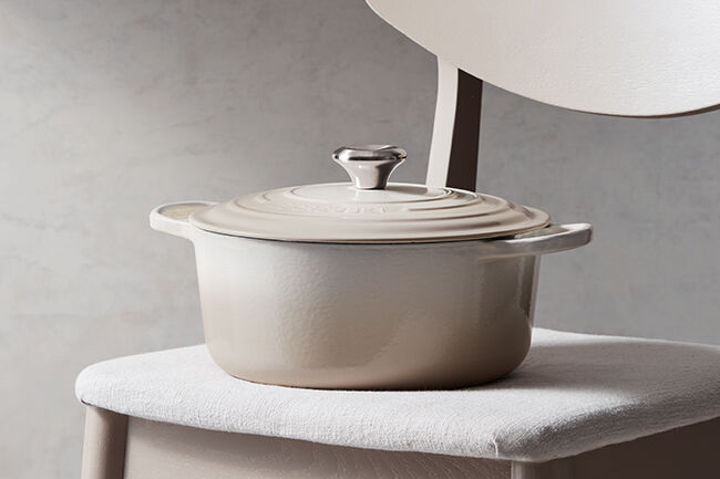 Le Creuset Cast Iron Signature Round Casserole 16cm MeringueMeringue image number 7