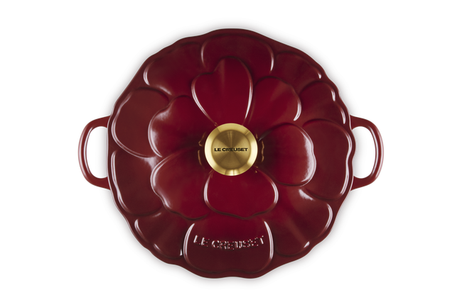 Cast Iron Petal Shallow CasseroleGarnet image number 5