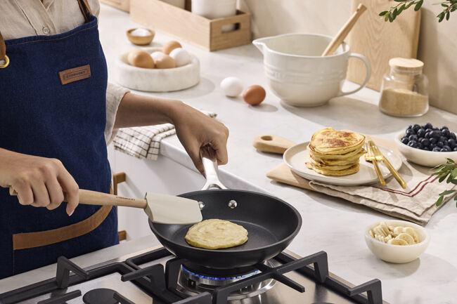 Le Creuset Toughened Non-Stick Shallow Frying Pan | Le Creuset®