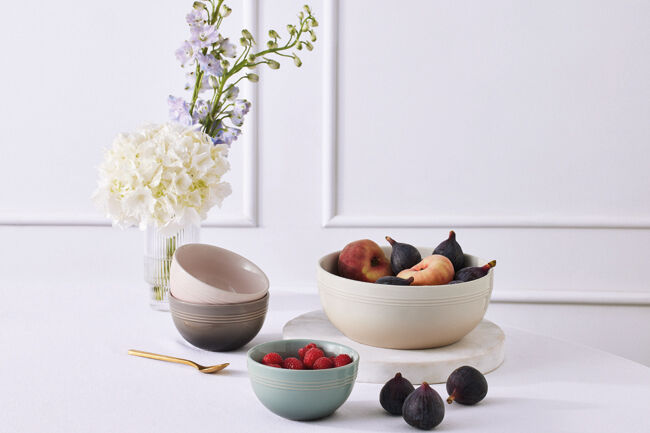 Stoneware Coupe Serving Bowl image number 1