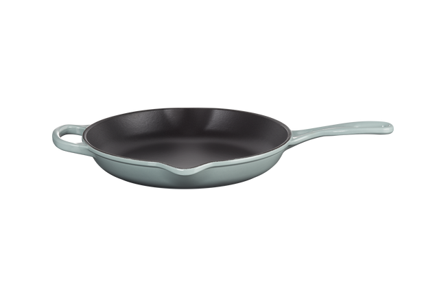 Le Creuset Cast Iron Signature Skillet 26cm Sea SaltSea Salt image number 1