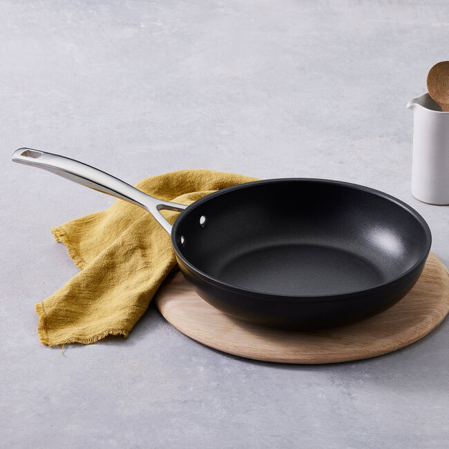 Toughened Non-Stick Deep Frying Pan with Helper Handle image number 2