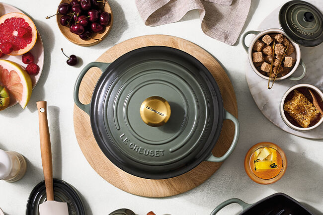 Le Creuset Cast Iron Signature Round Casserole 24cm ThymeThyme image number 6