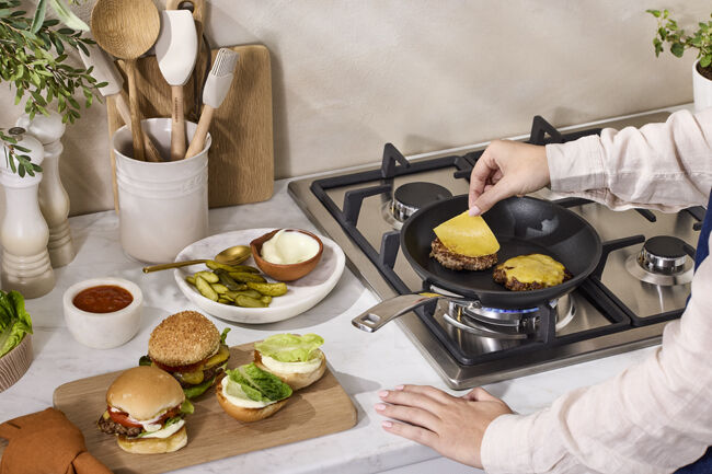 Le Creuset Toughened Non-Stick Shallow Frying Pan | Le Creuset®