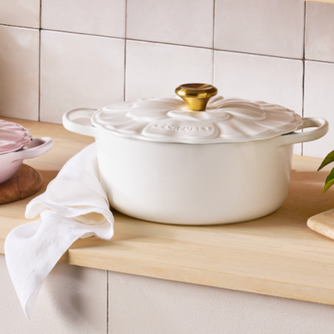 Le Creuset Cast Iron Signature Petal Round Casserole 26cm WhiteWhite image number 7