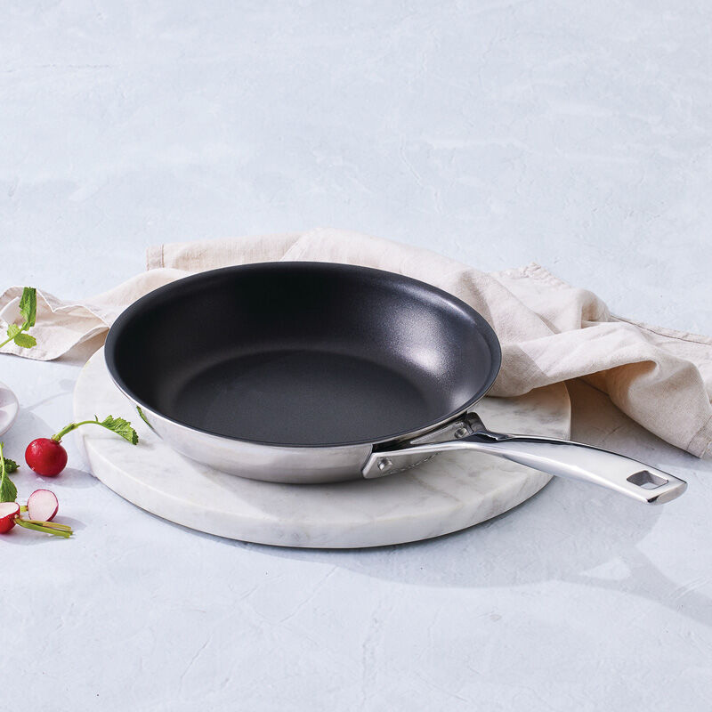 LE CREUSET 3-PLY ノンスティックフライパン 3-ply Stainless Steel Non-Stick Frying Pan | Le Creuset®