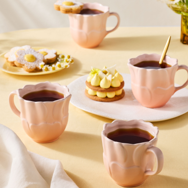 Le Creuset Stoneware Petal Mug 330ml PecheP&ecirc;che image number 5