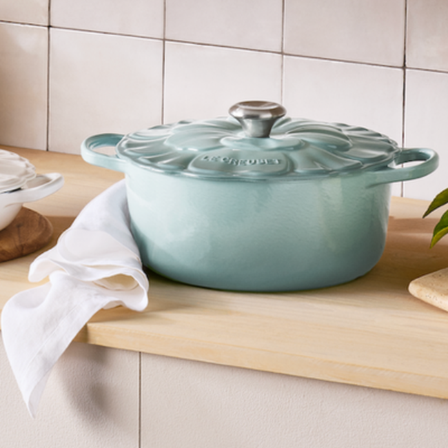 Le Creuset Cast Iron Signature Petal Round Casserole 26cm Sea SaltSea Salt image number 4