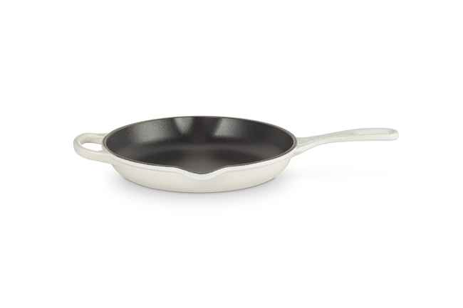 Le Creuset Cast Iron Signature Skillet 23cm MeringueMeringue image number 1