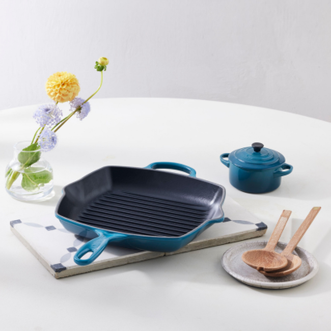 Le Creuset Cast Iron Signature Square Skillet Grill 26cm Deep TealDeep Teal image number 7