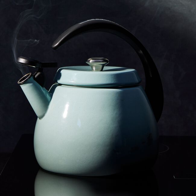 Cloche Kettle with Stainless Steel Knob image number 1