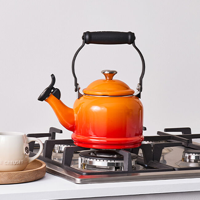 Le Creuset Demi Kettle with StainleStainless Steel Steel Knob 1.1L FlameFlame image number 5
