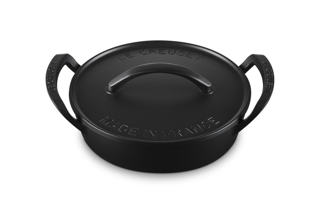 Le Creuset Cast Iron Alpine Outdoor Shallow Casserole 28cm Matte Black image number 2