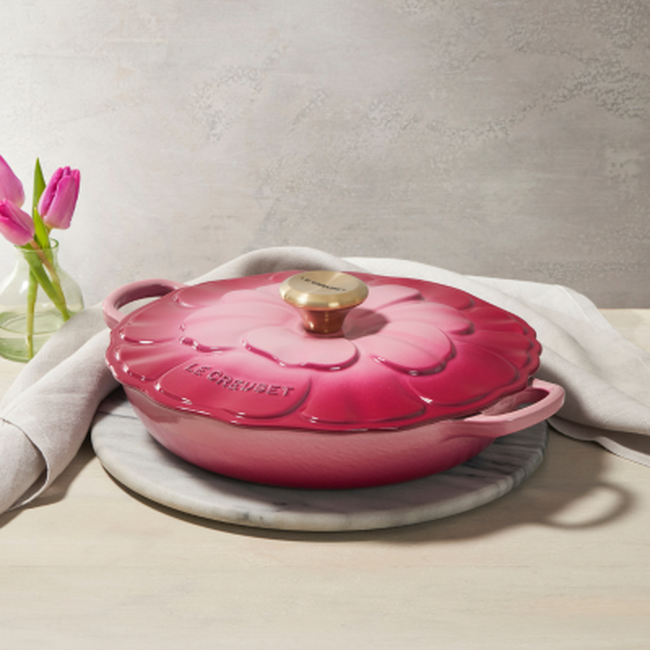 Le Creuset Cast Iron Signature Petal Shallow Casserole 26cm BerryBerry image number 6