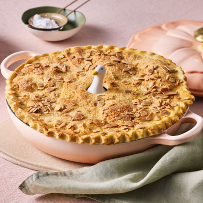 Le Creuset Stoneware Duck Pie Vent image number 4