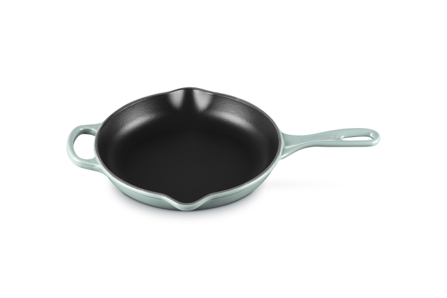 Le Creuset Cast Iron Signature Skillet 23cm Sea SaltSea Salt image number 2