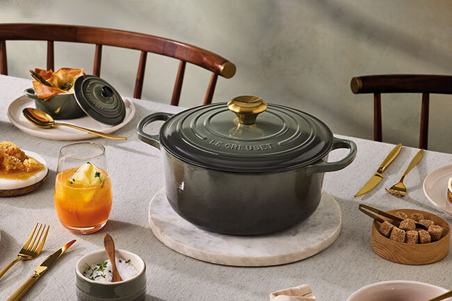 Le Creuset Cast Iron Signature Round Casserole 24cm ThymeThyme image number 7