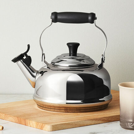 Stainless Steel Classic Kettle | Le Creuset®