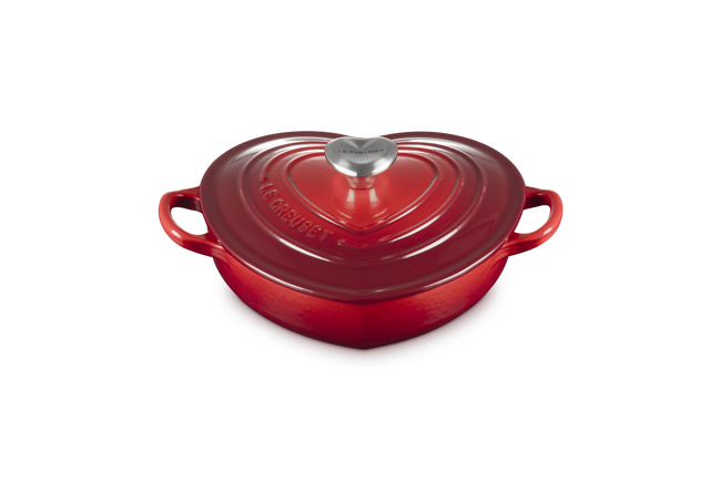 Le Creuset Cast Iron Classic Shallow Heart Casserole with Light Gold Heart Knob 20cm CeriseCerise image number 2