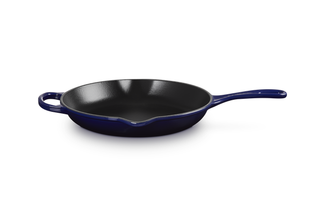 Le Creuset Cast Iron Signature Skillet 26cm IndigoIndigo image number 1