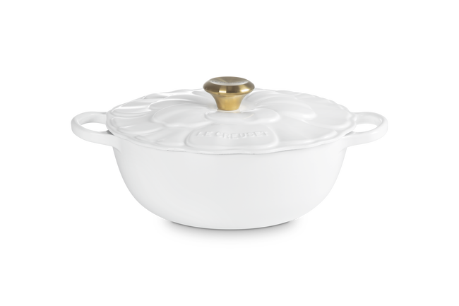 Le Creuset Cast Iron Signature Petal Soup Pot 26cm WhiteWhite image number 1