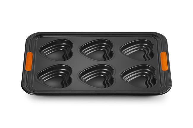 Le Creuset Metal Bakeware 6 Cup Tiered Heart Tray image number 1