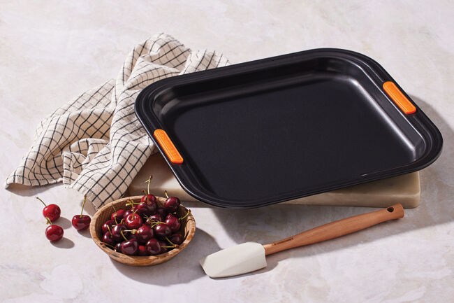 Le Creuset Metal Bakeware Large Rectangular Oven Tray 31cm image number 3