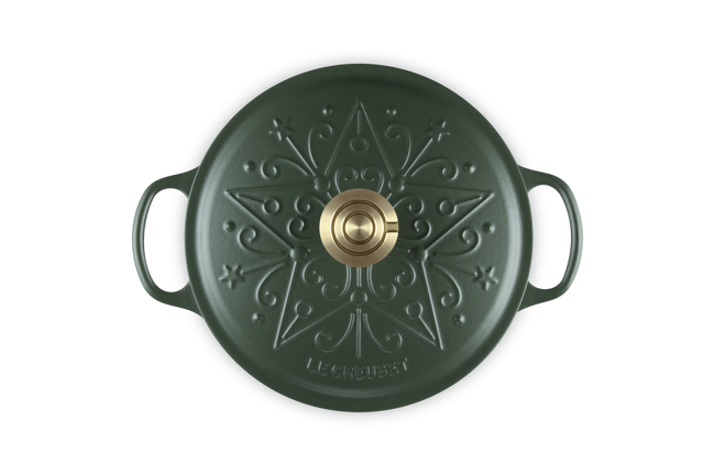 Le Creuset Signature Cast Iron Round Cocotte L'Etoile Relief 24cm For&ecirc;tFor&ecirc;t image number 5