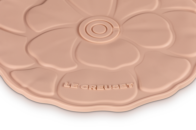 Le Creuset Silicone Petal Trivet PecheP&ecirc;che image number 2