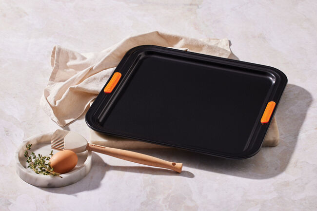 Le Creuset Metal Bakeware Rectangular Baking Sheet 31cm image number 2