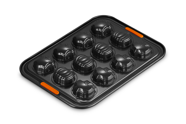Le Creuset Metal Bakeware 12 Cup Halloween Tray image number 6