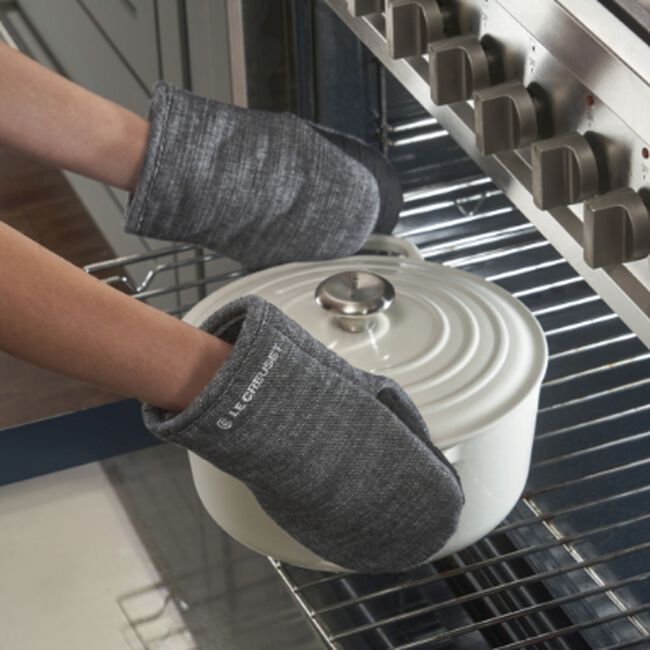 Set of 2 Mini Oven Mitts image number 1