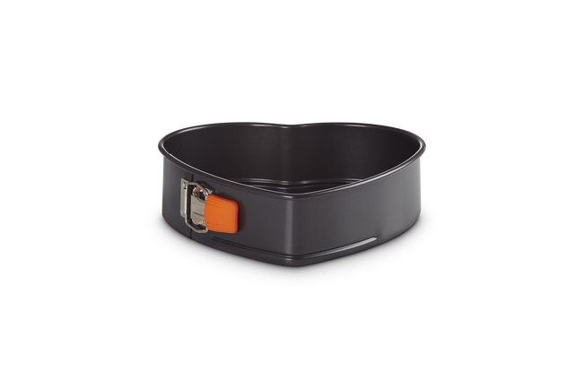 Le Creuset Metal Bakeware Heart Shape Spring Form 25cm image number 1