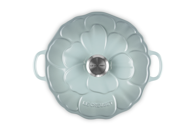 Le Creuset Cast Iron Signature Petal Shallow Casserole 26cm Sea SaltSea Salt image number 4