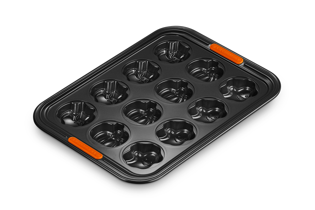 Le Creuset Metal Bakeware 12 Cup Halloween Tray image number 5