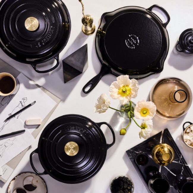 Le Creuset Cast Iron Signature Round Casserole 20cm OnyxOnyx image number 6