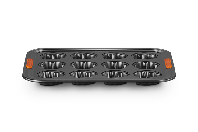 Le Creuset Metal Bakeware 12 Cup Holiday Cakelet Tray image number 2