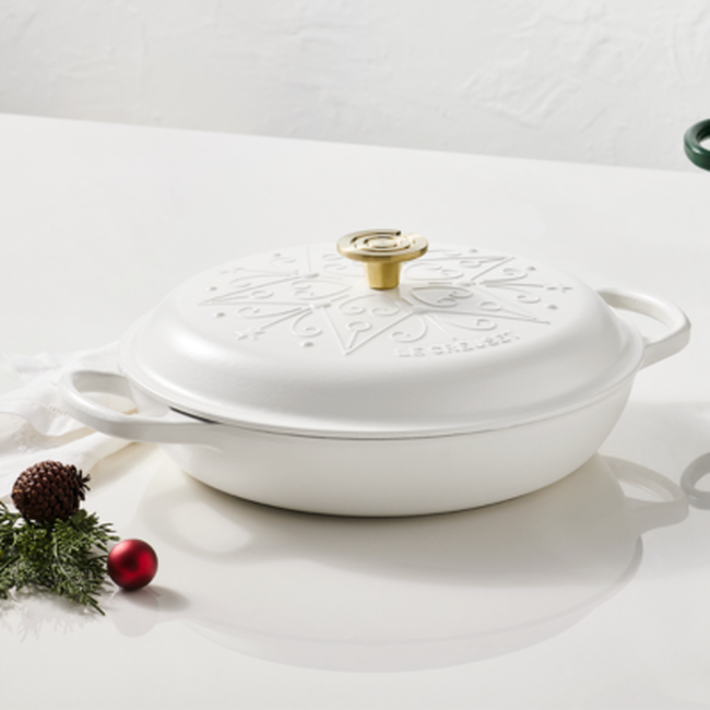 Le Creuset Signature Cast Iron Shallow Casserole L'Etoile Relief 30cm CottonCotton image number 6