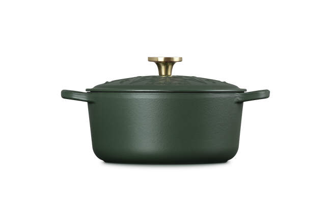 Le Creuset Signature Cast Iron Round Cocotte L'Etoile Relief 24cm For&ecirc;tFor&ecirc;t image number 3