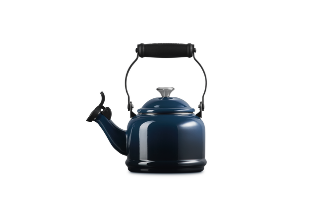 Le Creuset Demi Kettle with Chrome Knob 1.1L NuitNuit image number 3